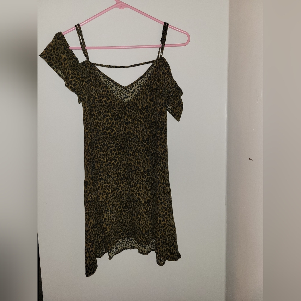 Forever21 Cold Shoulder Top - Picture 4 of 4
